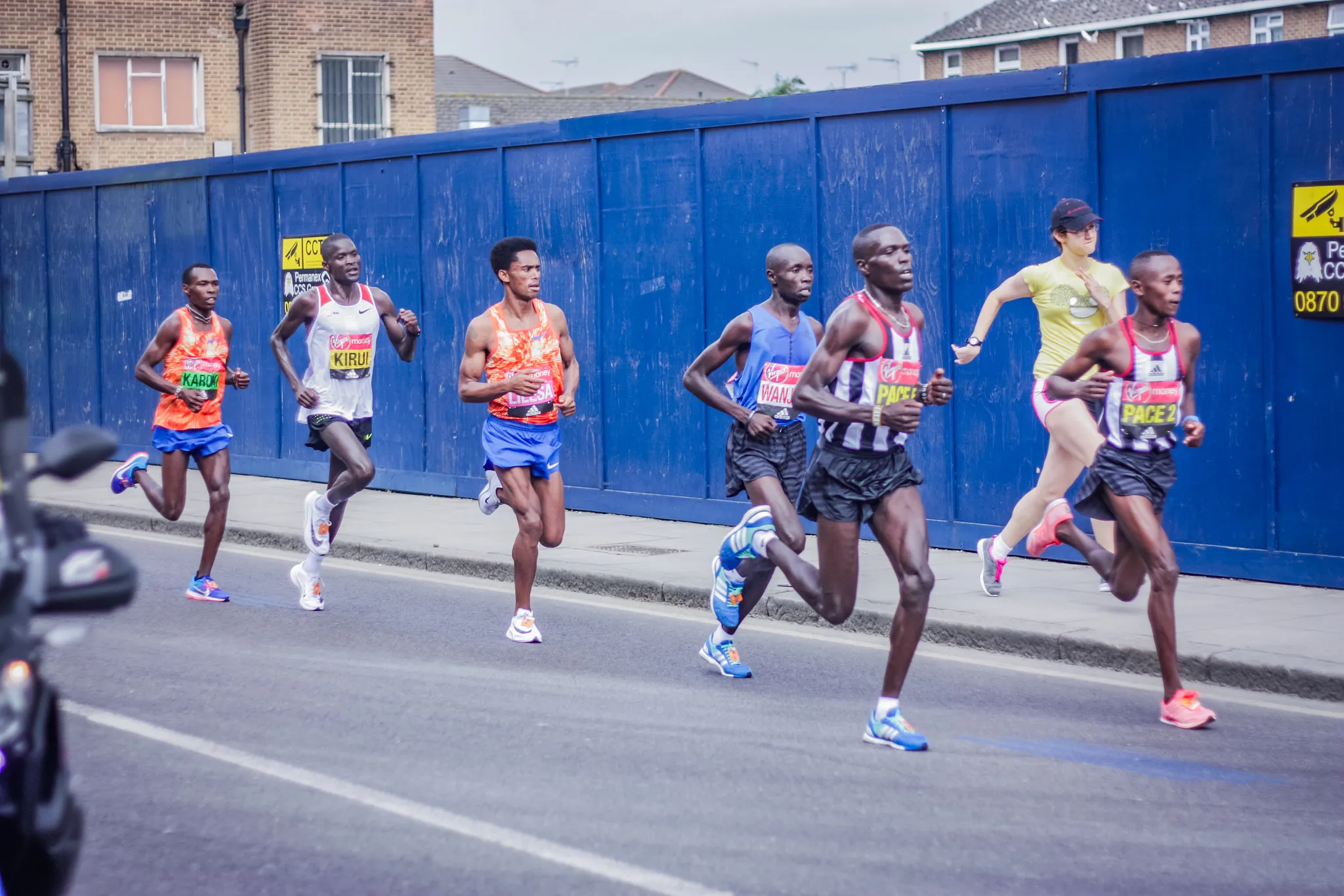 Leading pack with Daniel Wanjiru, further winner of the race! Funny thing, the girl in the background tried to keep their pace, but failed in less than 15 seconds.